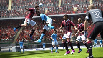FIFA13_PS3_Antonini_defensive_header_WM